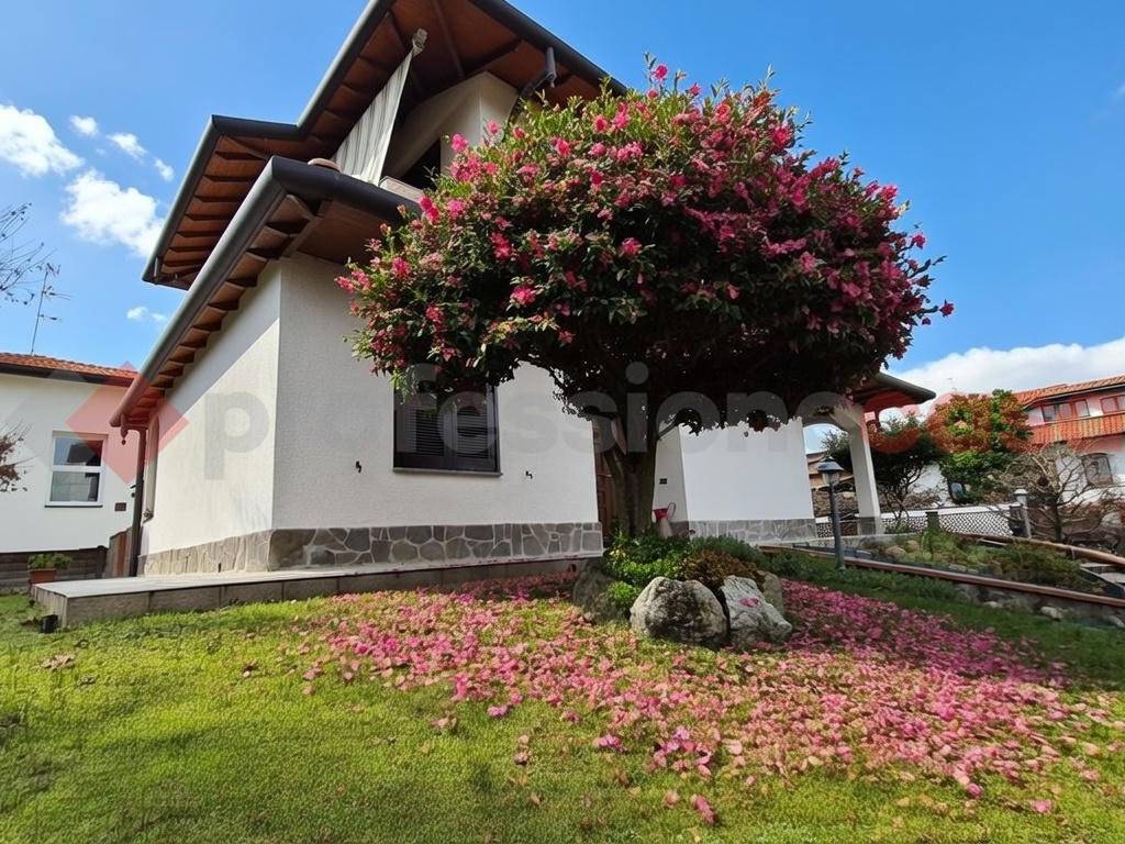 casa indipendente in vendita a Parabiago