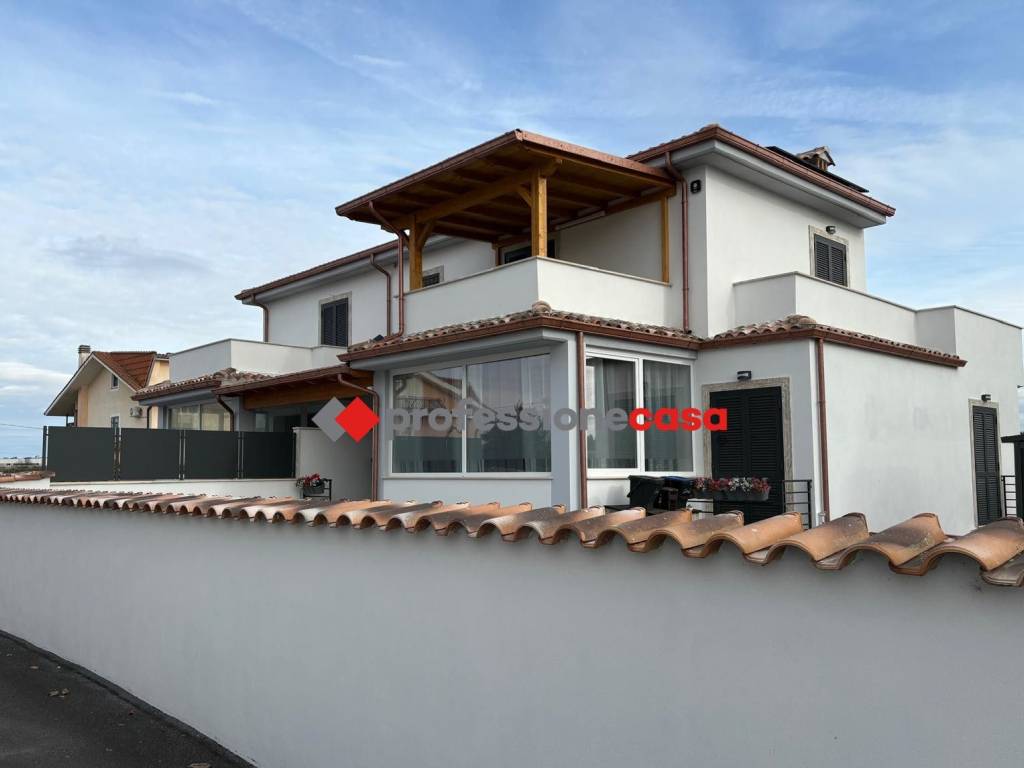 casa indipendente in vendita a Pomezia in zona Santa Procula