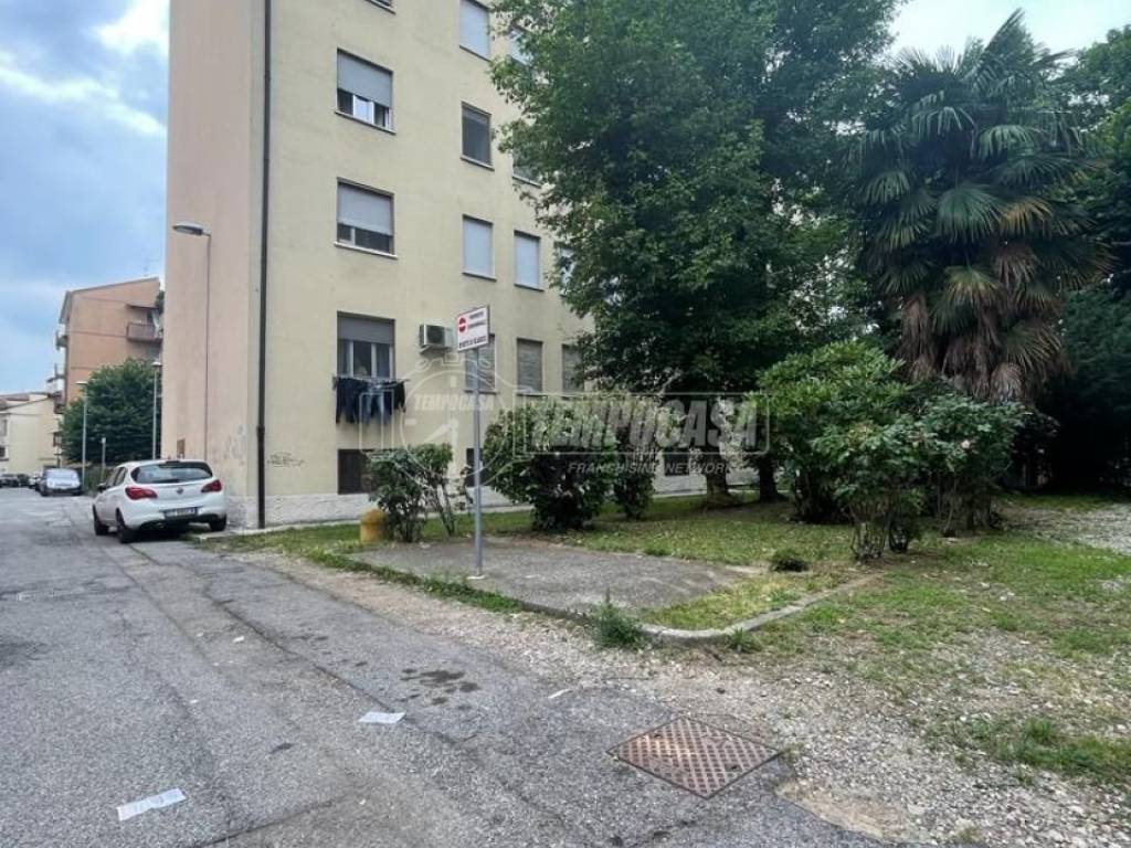 appartamento in vendita a Lodi in zona San Fereolo