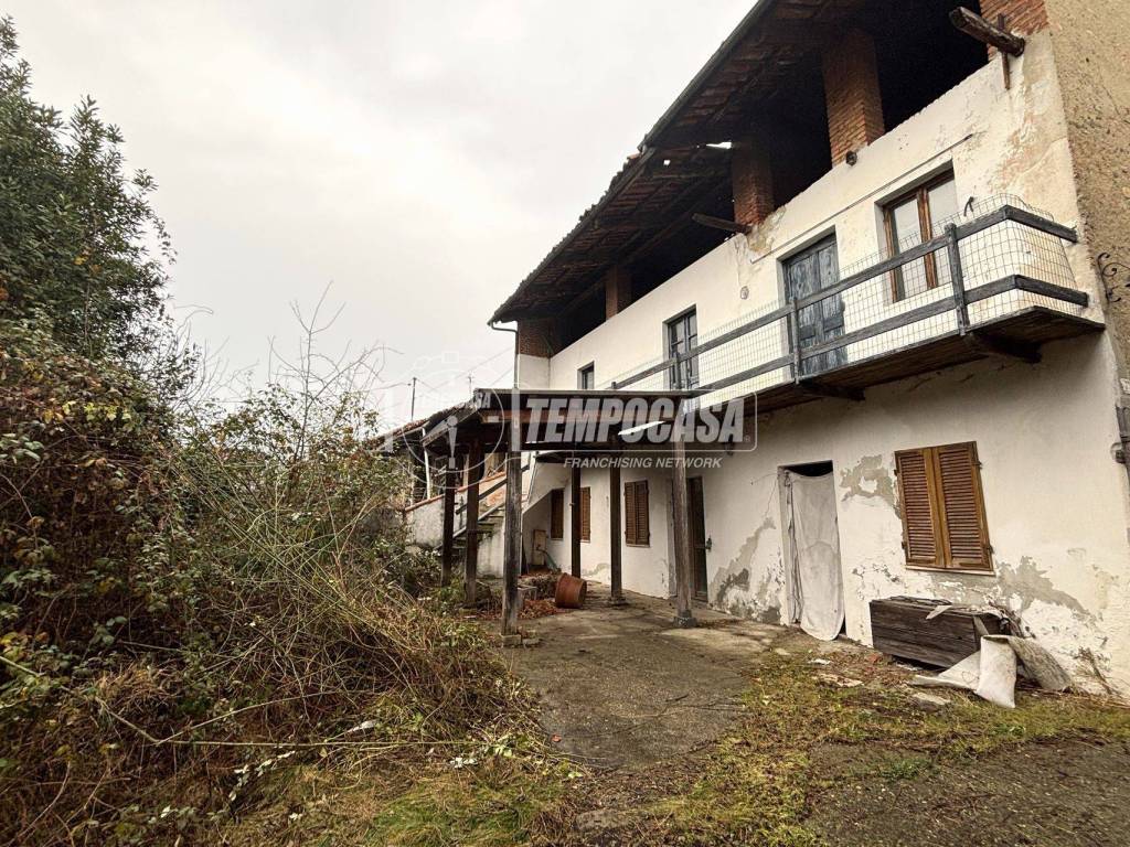 casa indipendente in vendita a Maglione