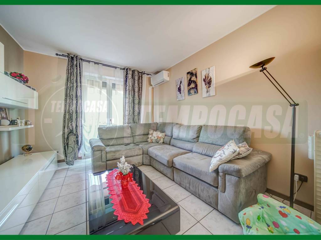 appartamento in vendita a Gallarate in zona Cascinetta