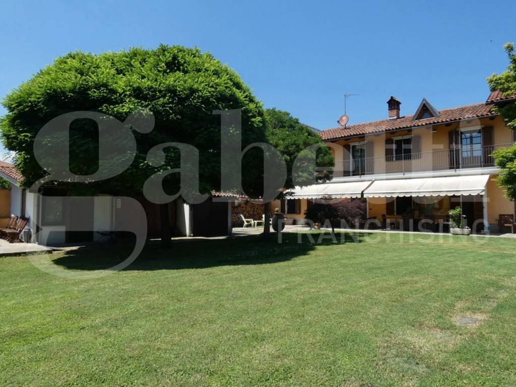 casale in vendita a Pinerolo in zona Riva