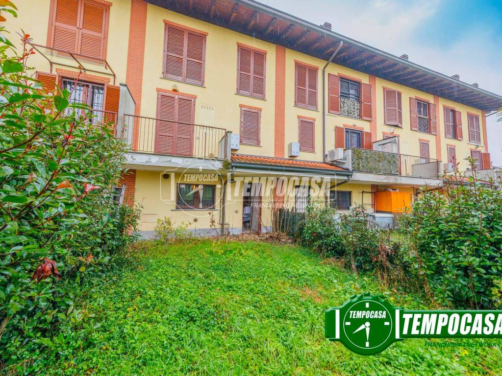 casa indipendente in vendita a Vernate