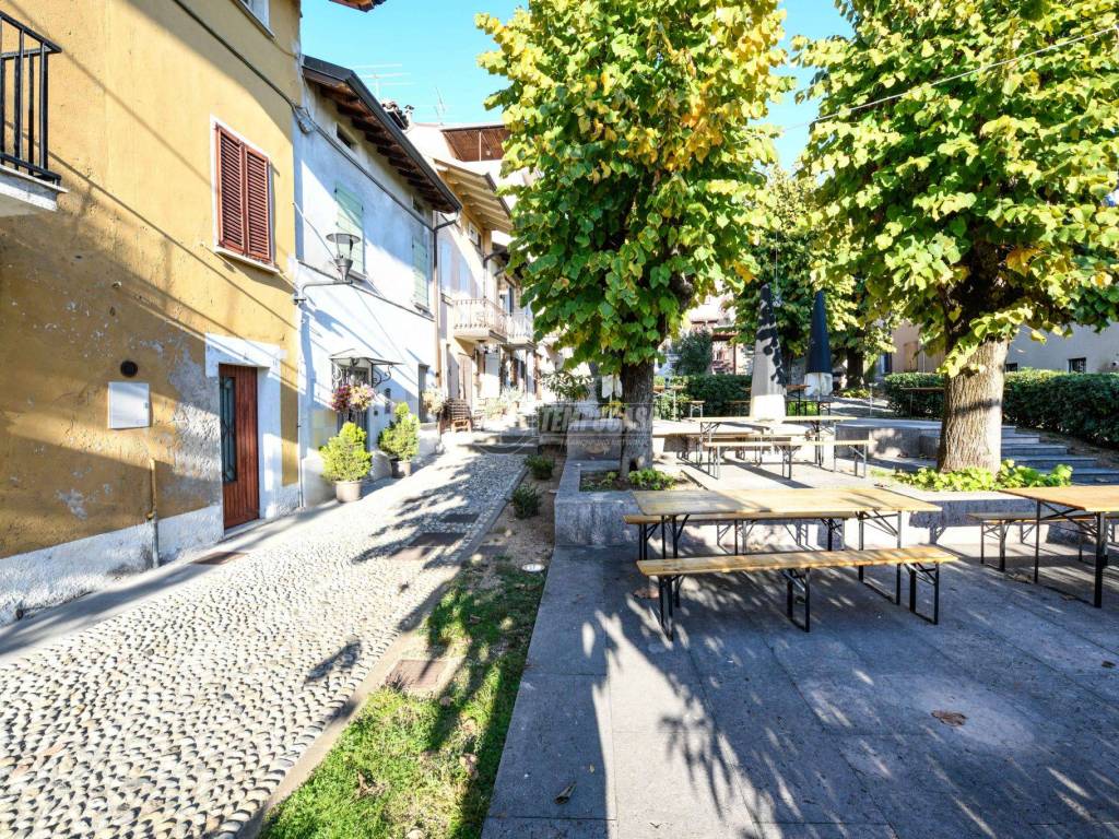 casa indipendente in vendita a Lonato del Garda