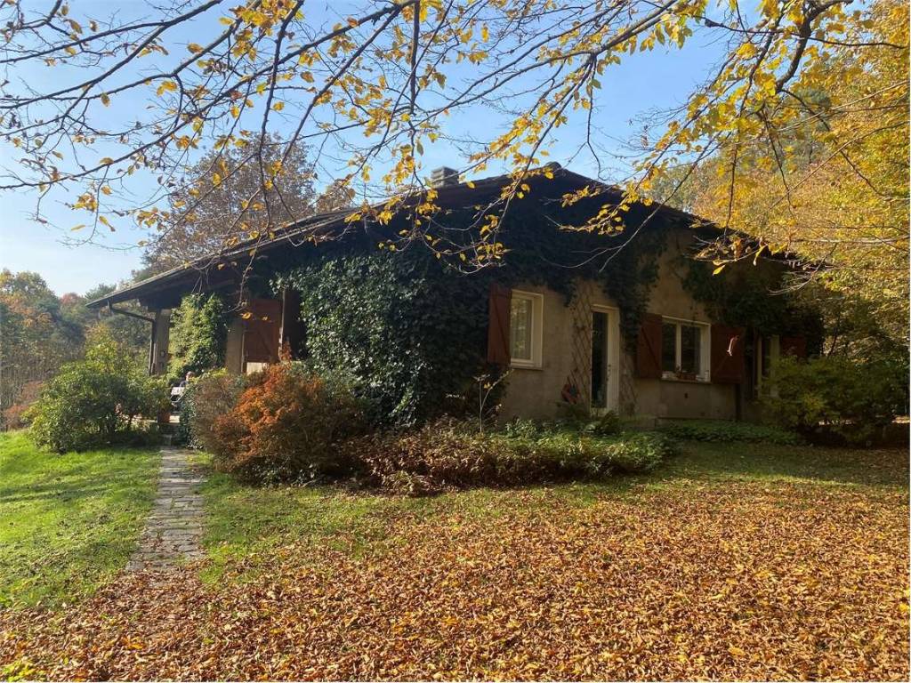 casa indipendente in vendita ad Alzate Brianza in zona Verzago