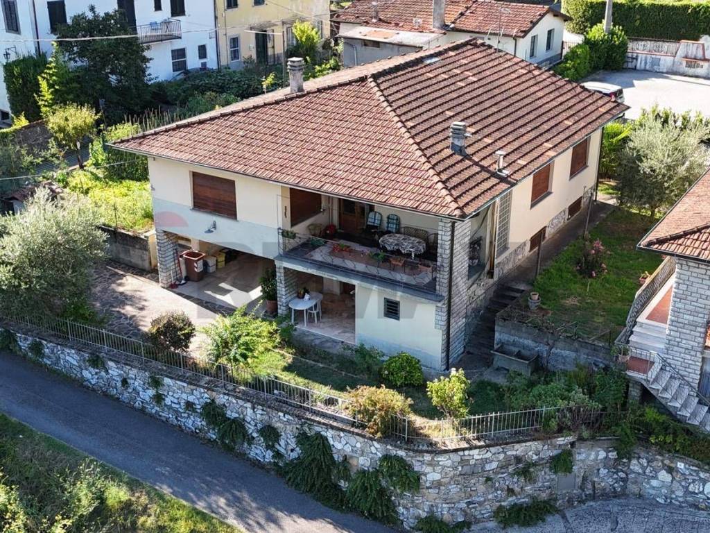 casa indipendente in vendita a Bagni di Lucca in zona Fornoli