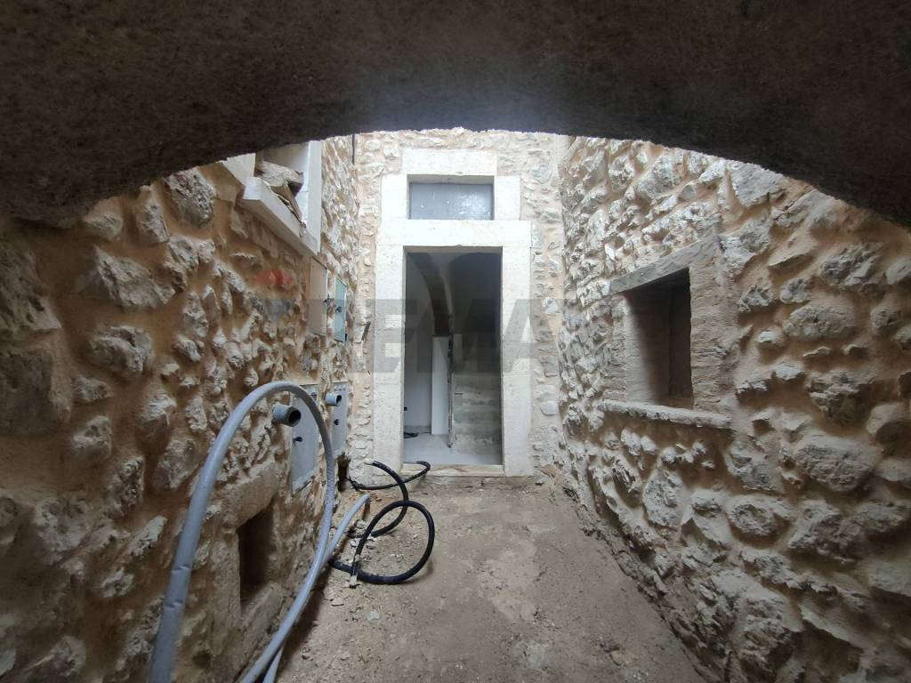 casa indipendente in vendita a Prata d'Ansidonia in zona Tussio