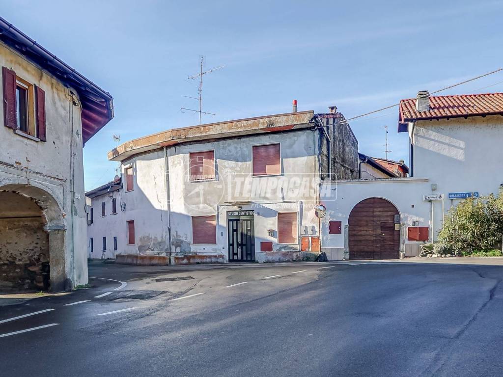 casa indipendente in vendita a Somma Lombardo in zona Coarezza