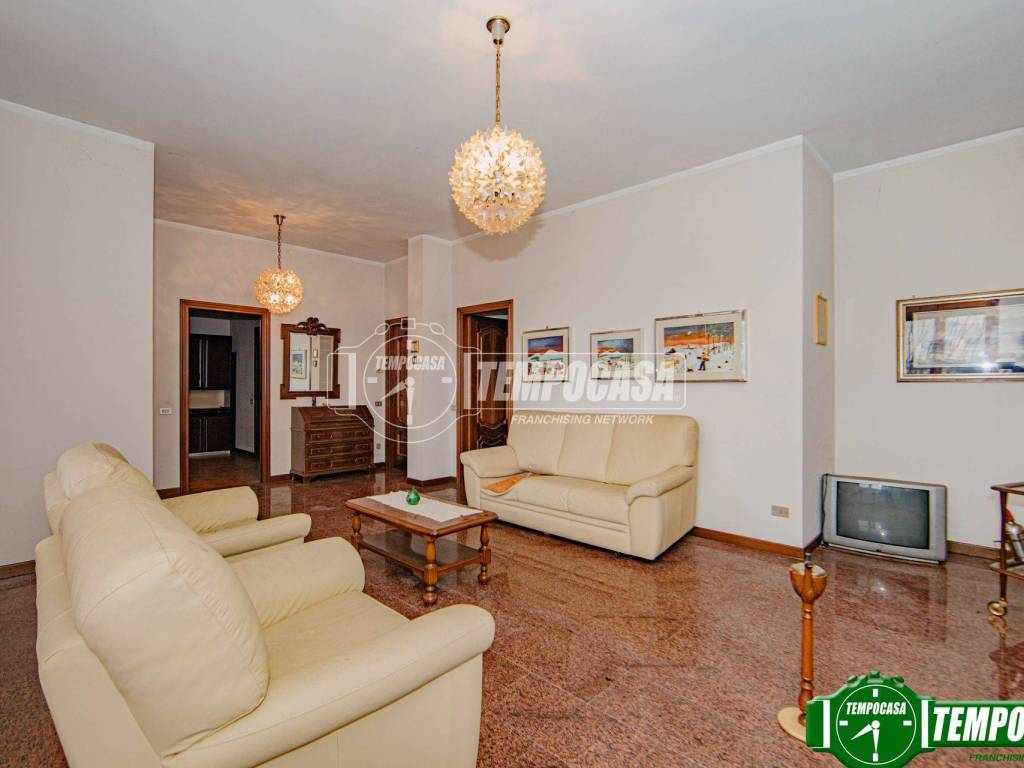 casa indipendente in vendita a Voghera