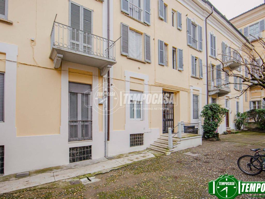 appartamento in vendita a Pavia in zona Centro Città