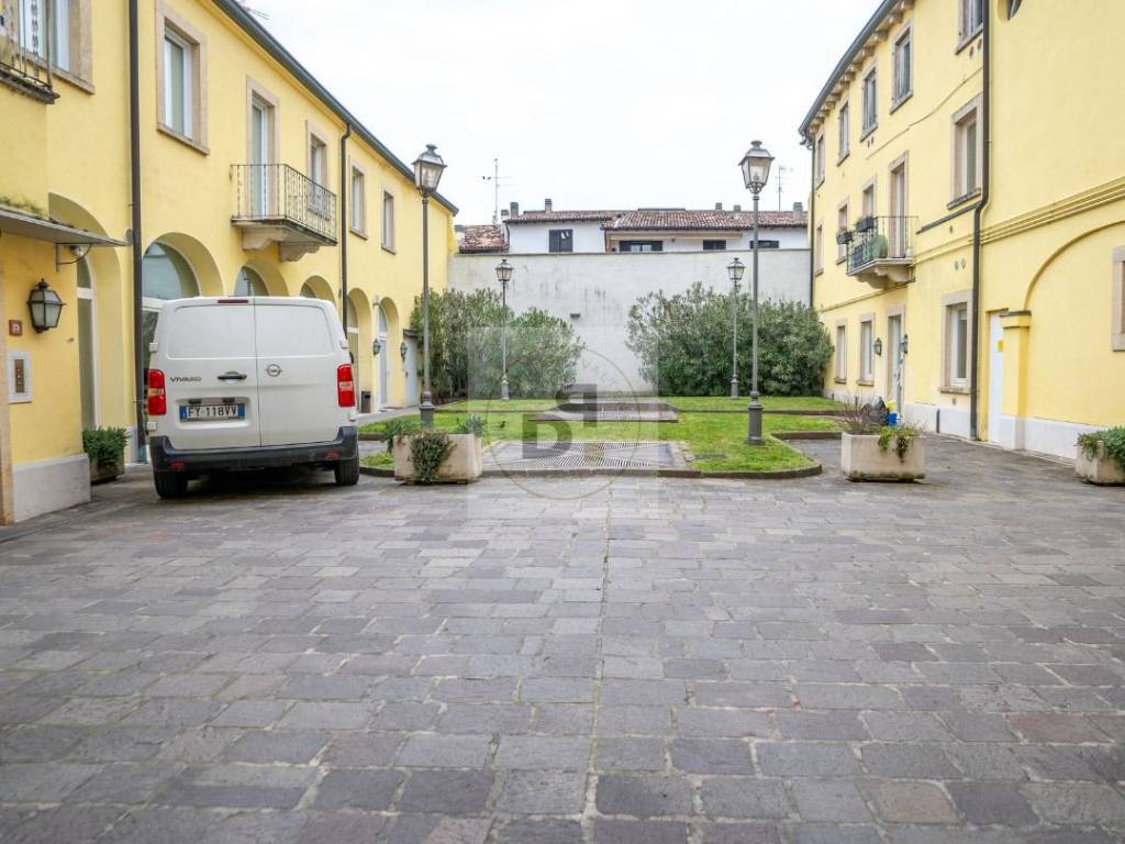appartamento in vendita a Desenzano del Garda