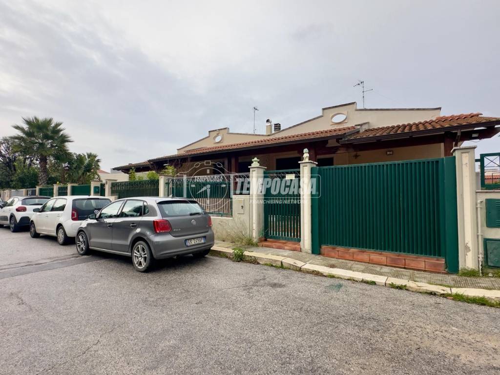 casa indipendente in vendita a Valenzano