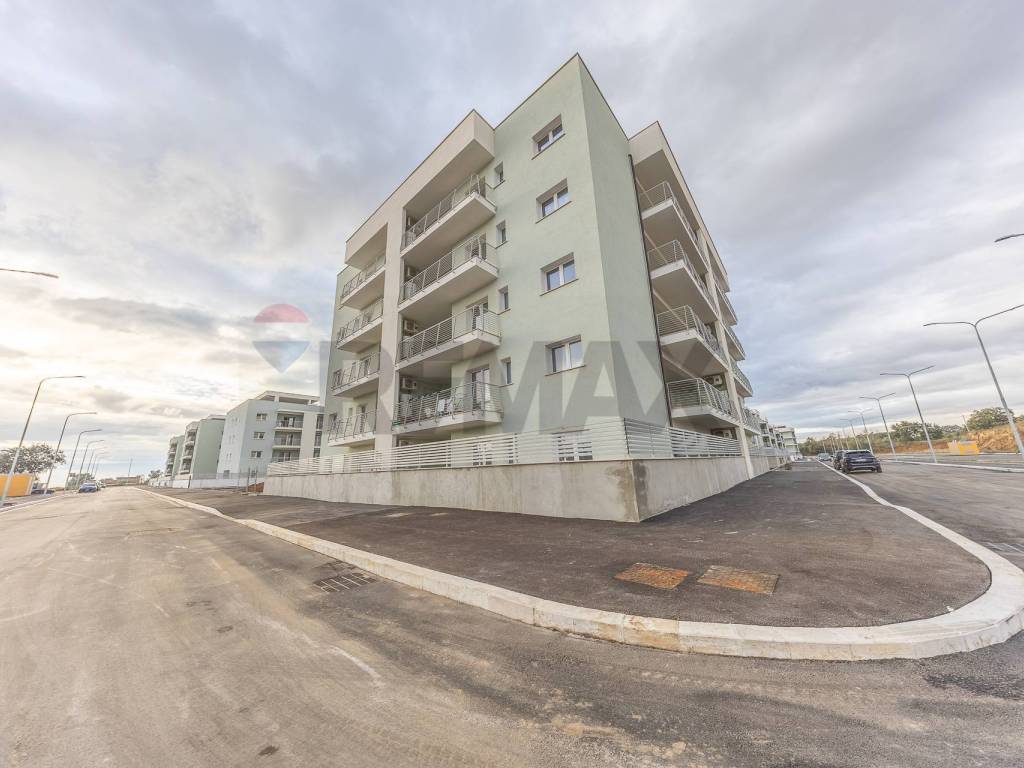 appartamento in vendita a Pomezia in zona Pratica di Mare