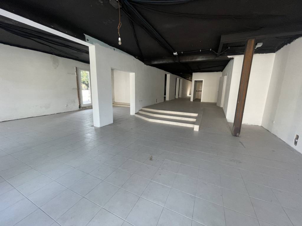 negozio in affitto a Padova in zona Arcella