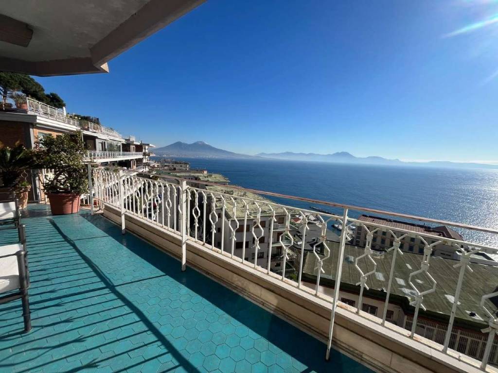appartamento in vendita a Napoli in zona Posillipo