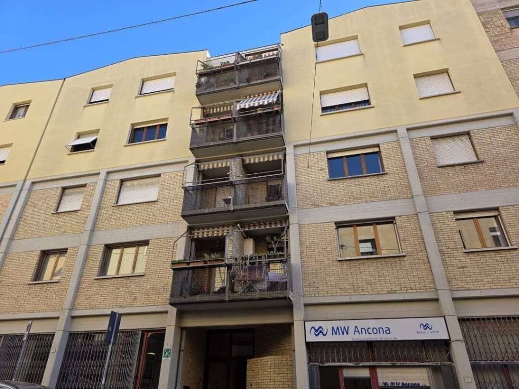 appartamento in vendita ad Ancona in zona Adriatico