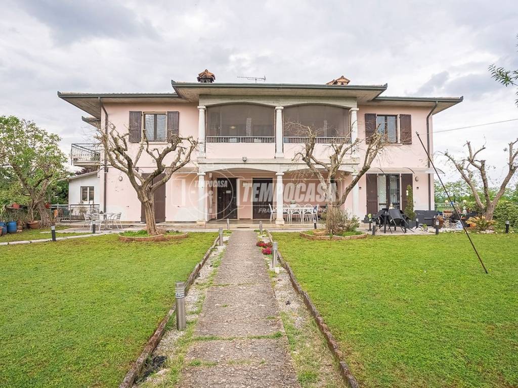 casa indipendente in vendita a Montichiari in zona Rò