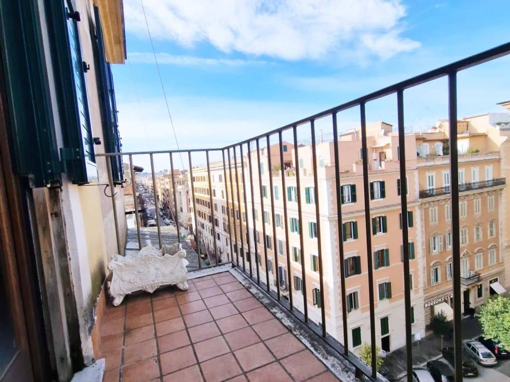 appartamento in vendita a Roma in zona Rione Prati