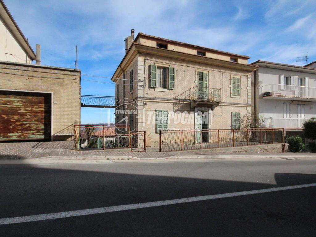 casa indipendente in vendita a Torre San Patrizio