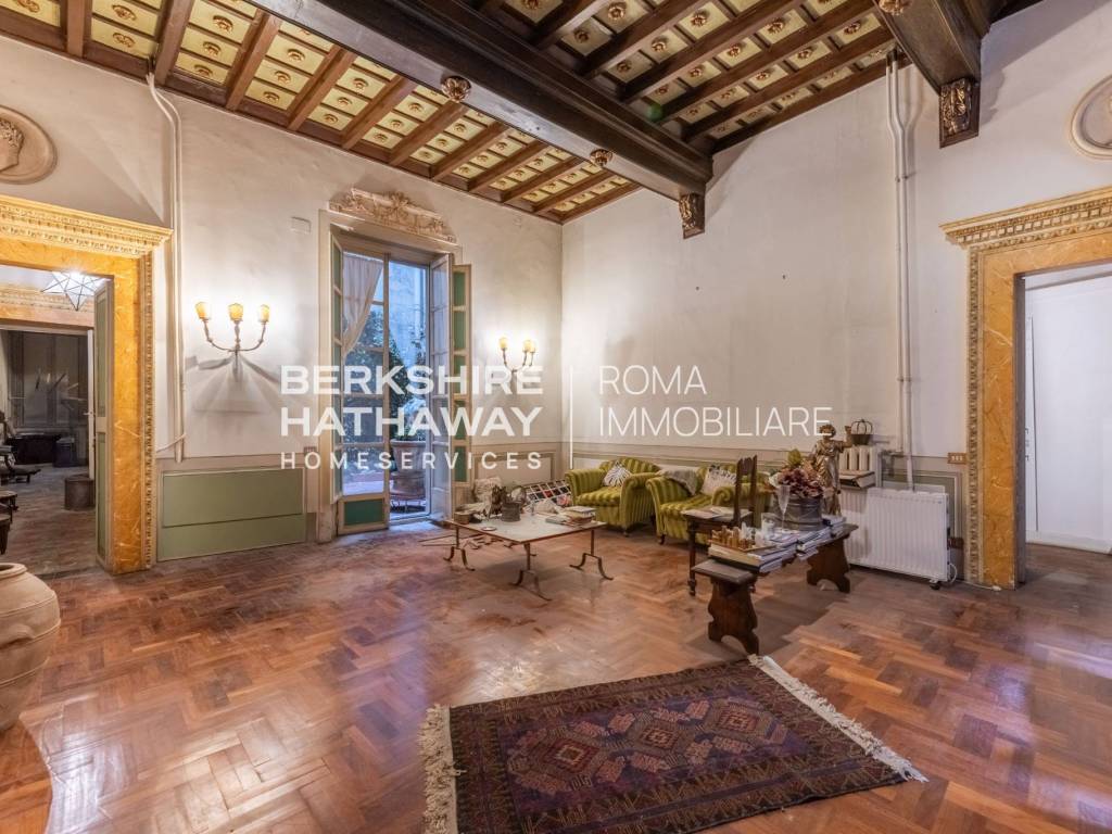 appartamento in vendita a Roma in zona Rione Regola