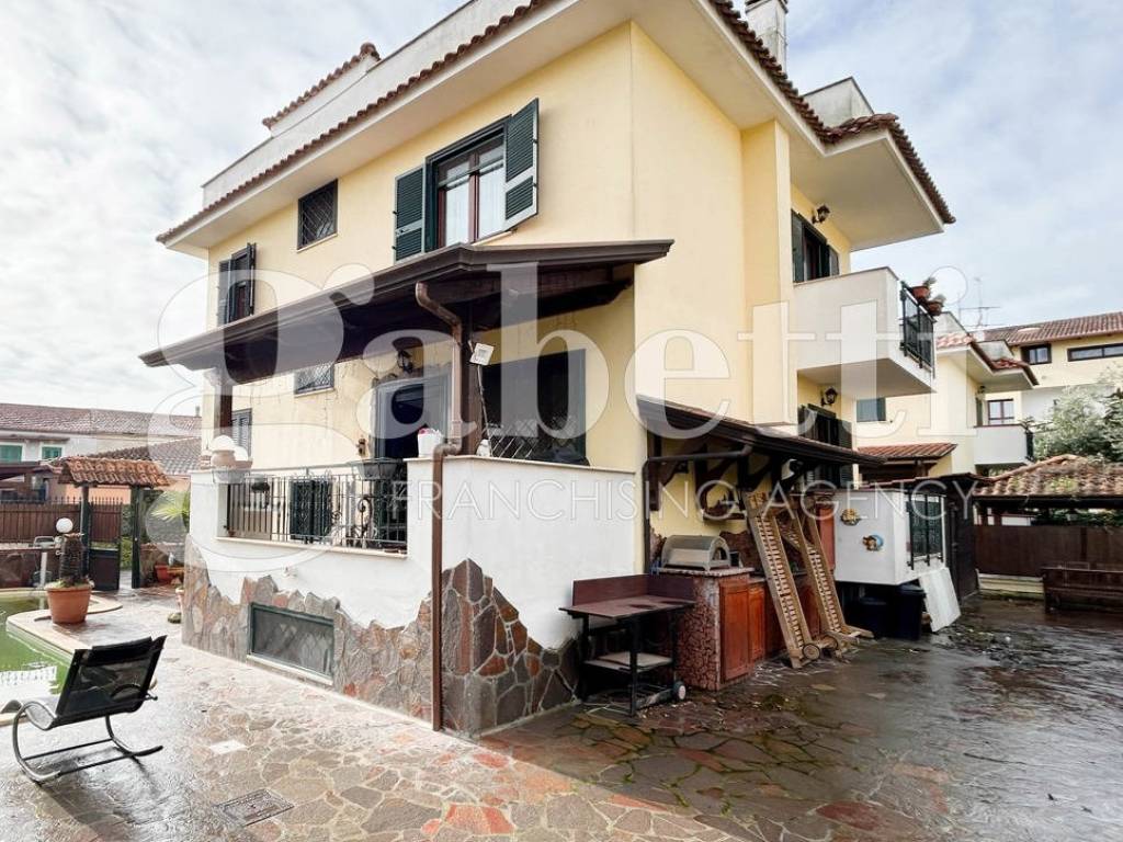 casa indipendente in vendita a Giugliano in Campania in zona Lago Patria