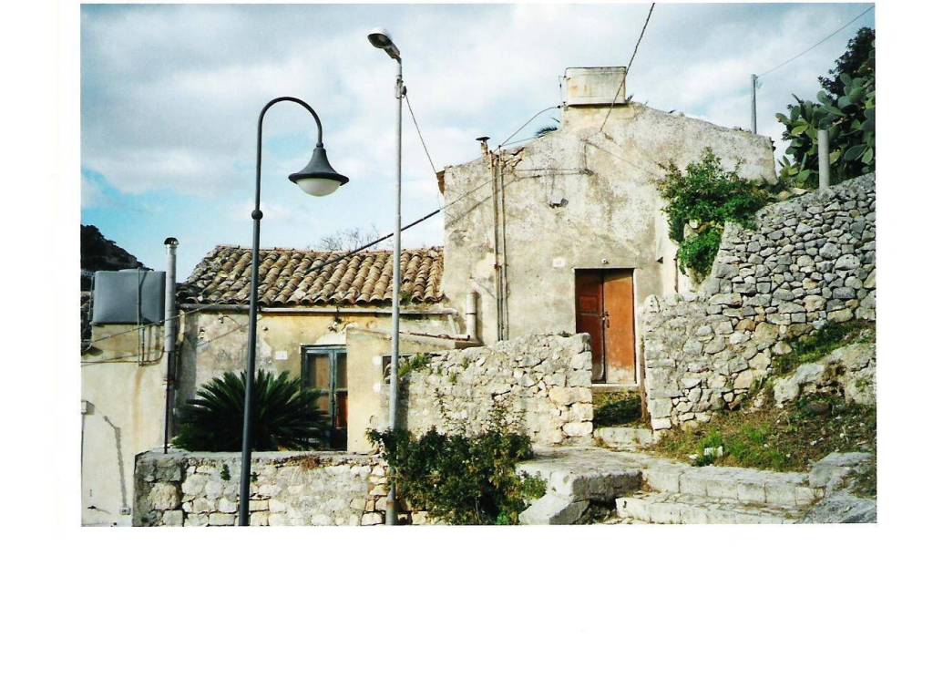 casa indipendente in vendita a Modica in zona Modica Bassa