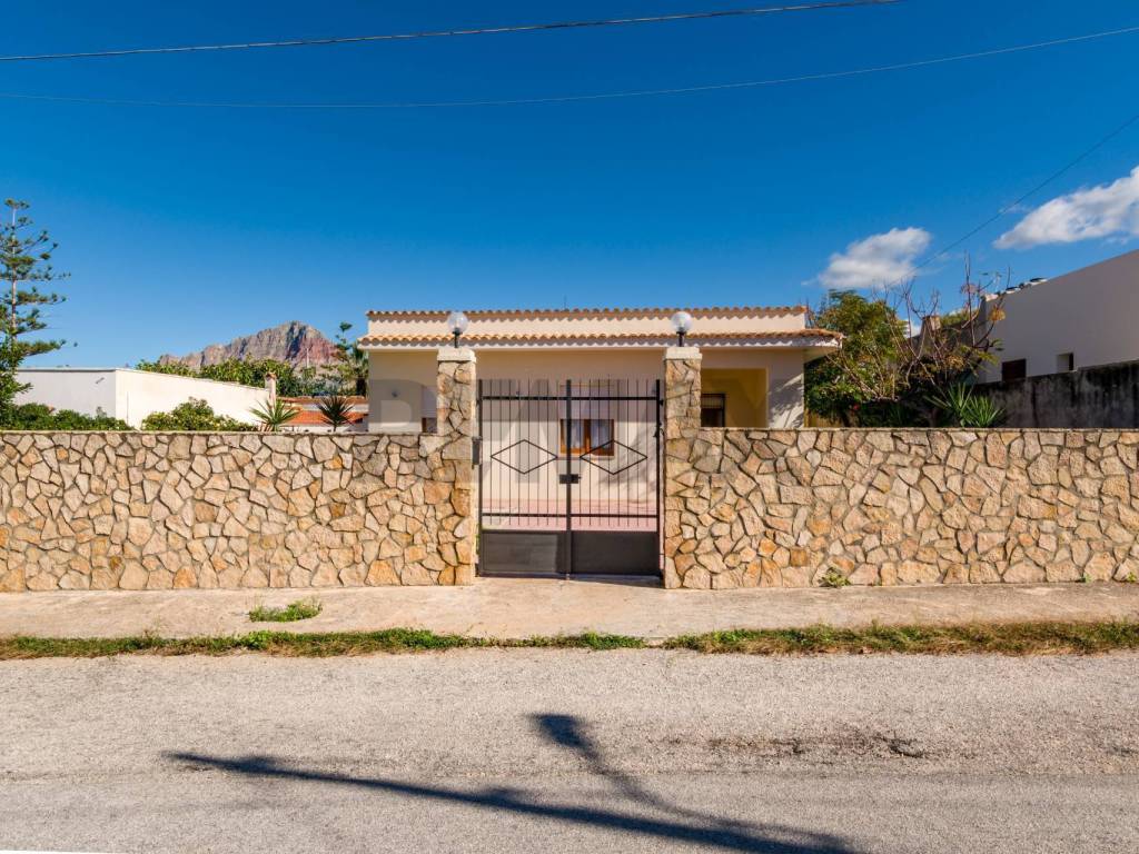 casa indipendente in vendita a Valderice