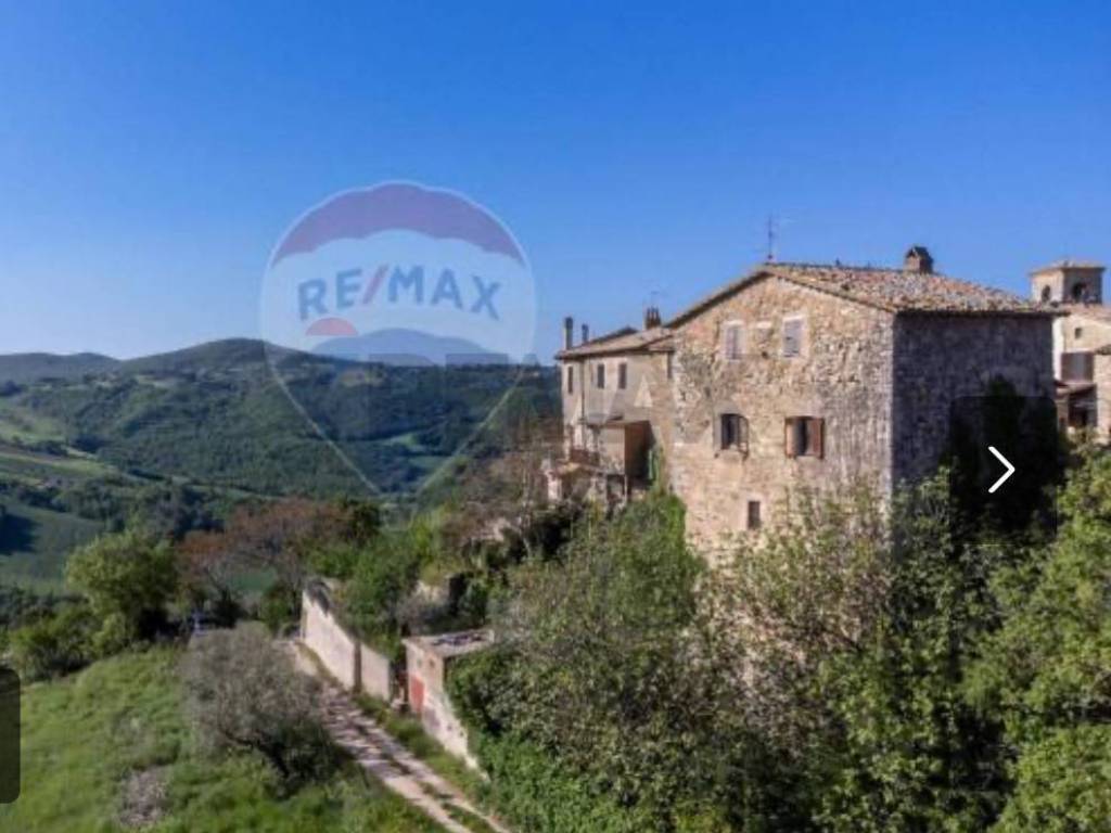 casa indipendente in vendita a Gualdo Cattaneo in zona Saragano