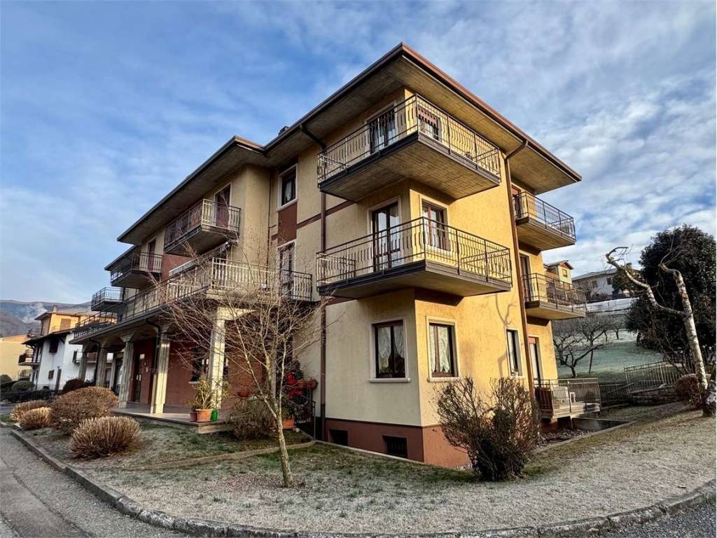 appartamento in vendita a Sant'Omobono Terme in zona Selino Basso