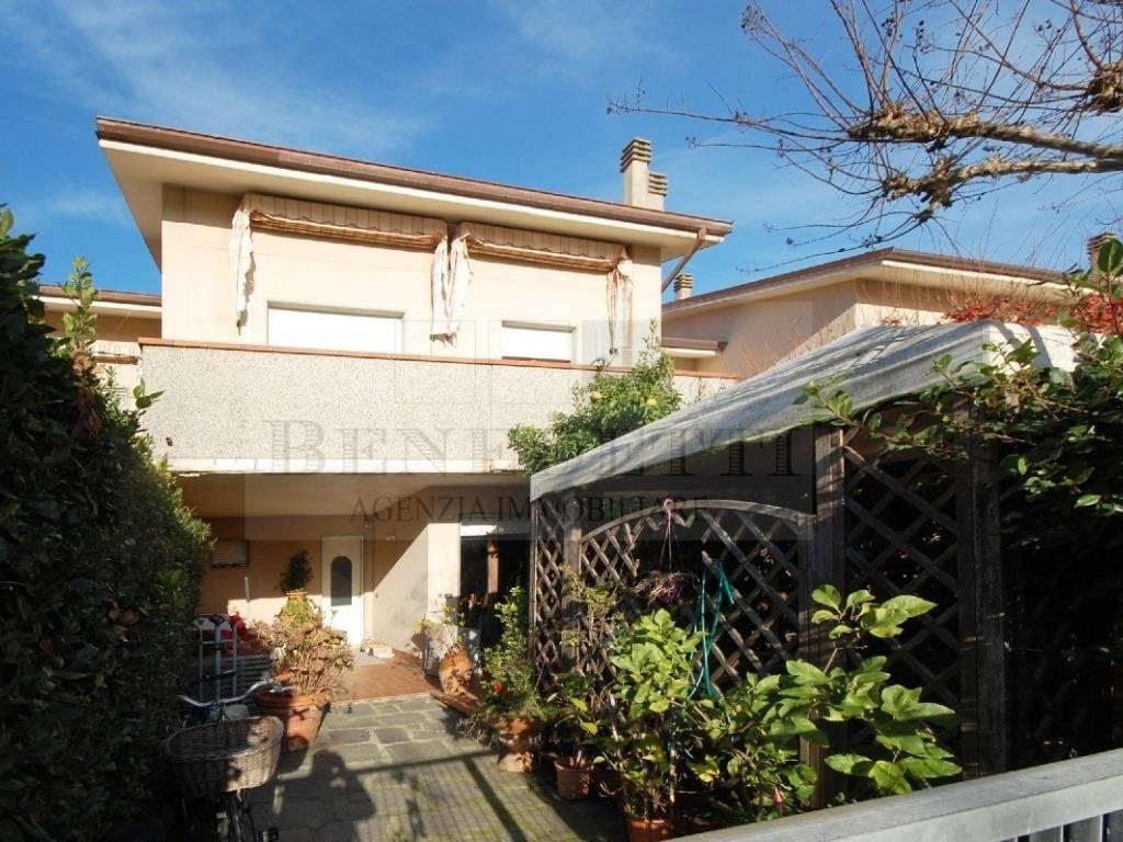 casa indipendente in vendita a Pietrasanta
