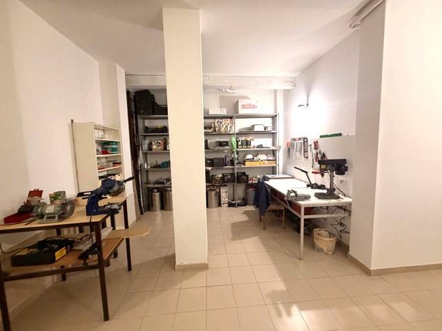 locale di sgombero in vendita a Modugno