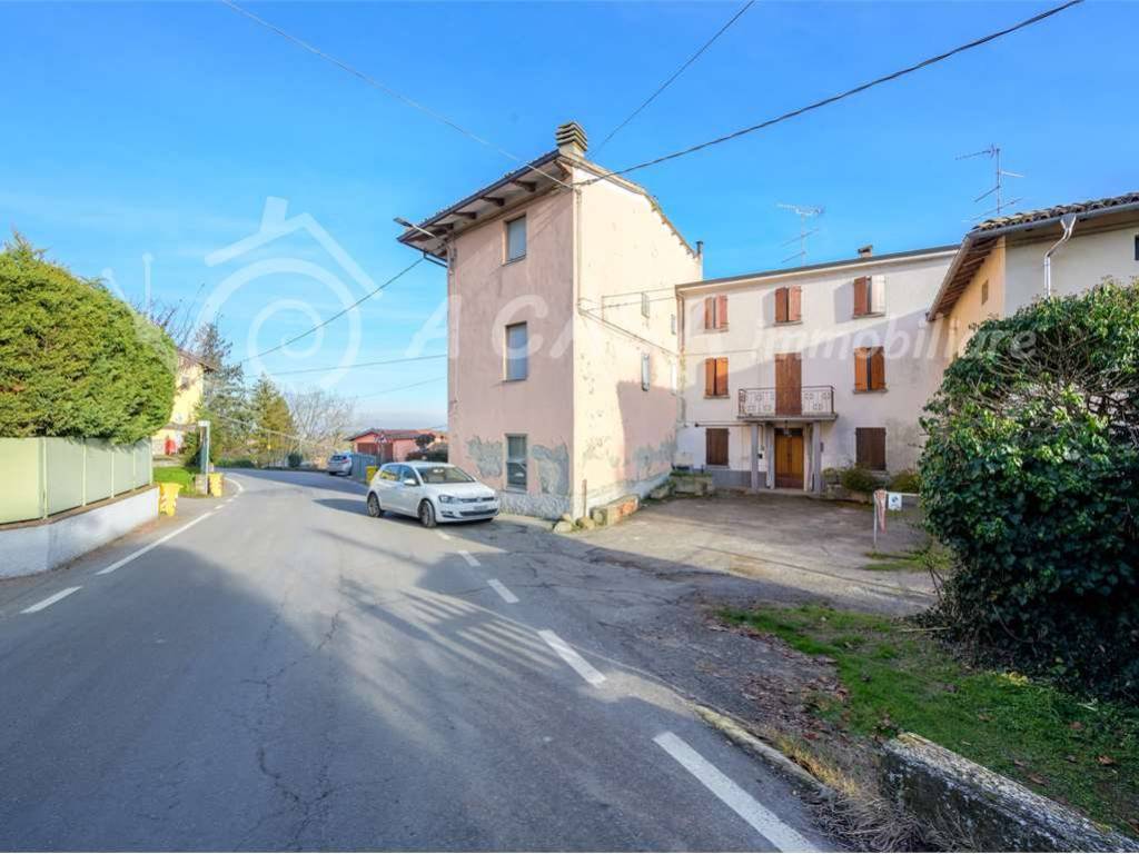 casa indipendente in vendita a Langhirano in zona Arola