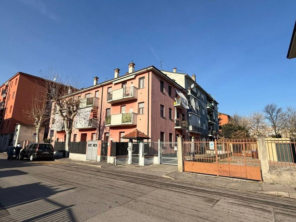 appartamento in vendita a Pioltello in zona Seggiano