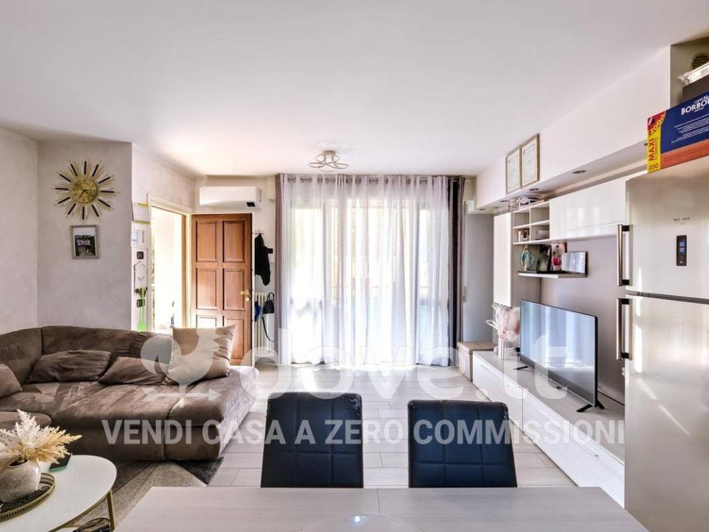 appartamento in vendita a Luino in zona Fornasette