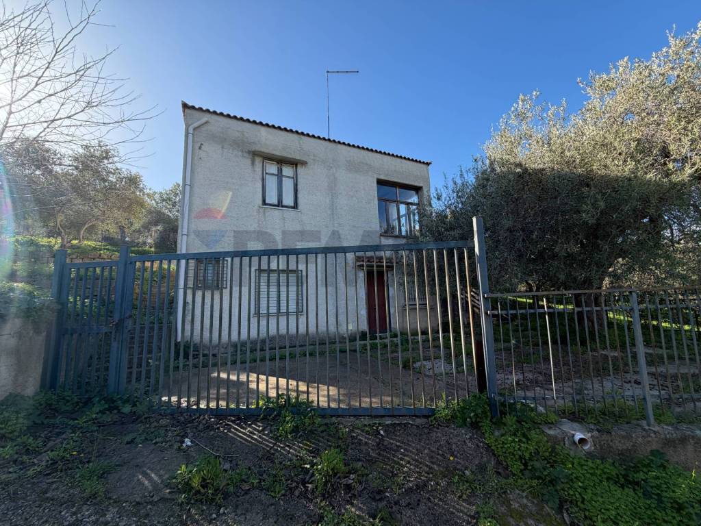 casa indipendente in vendita a Ventimiglia di Sicilia