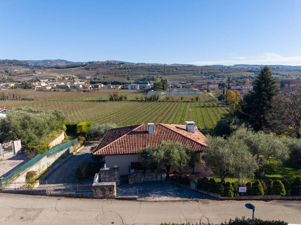 casa indipendente in vendita a San Pietro in Cariano in zona San Floriano