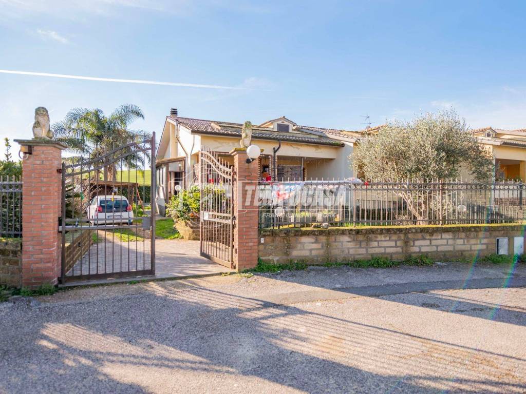 appartamento in vendita a Bracciano in zona Vigna di Valle