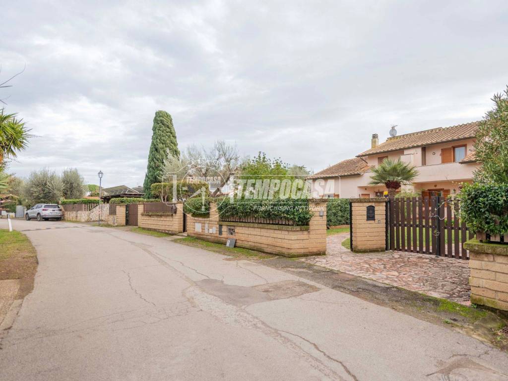 casa indipendente in vendita a Tarquinia in zona Marina Velca