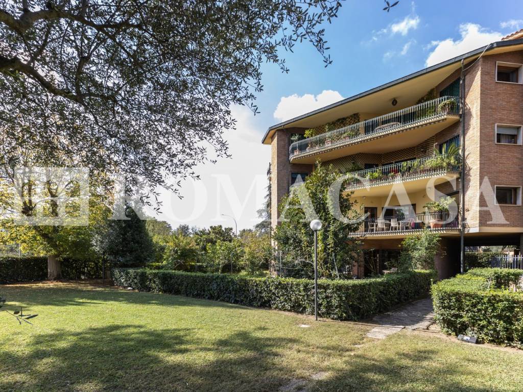 appartamento in vendita a Roma in zona EUR