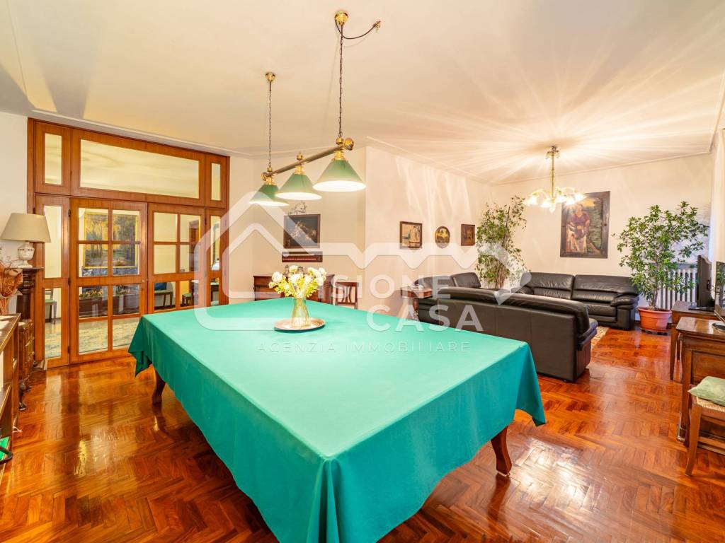 appartamento in vendita a Reggio nell'Emilia in zona Città Storica