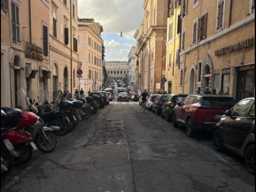 appartamento in vendita a Roma in zona Rione Monti/Campitelli