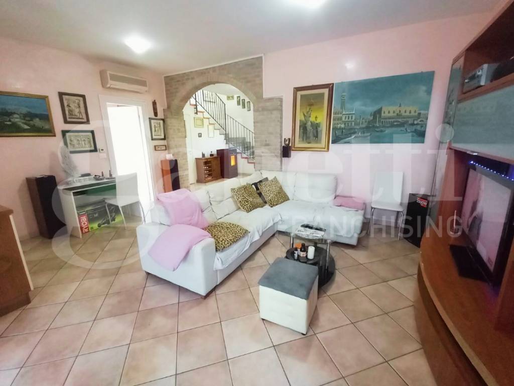 casa indipendente in vendita a Chioggia in zona Sottomarina