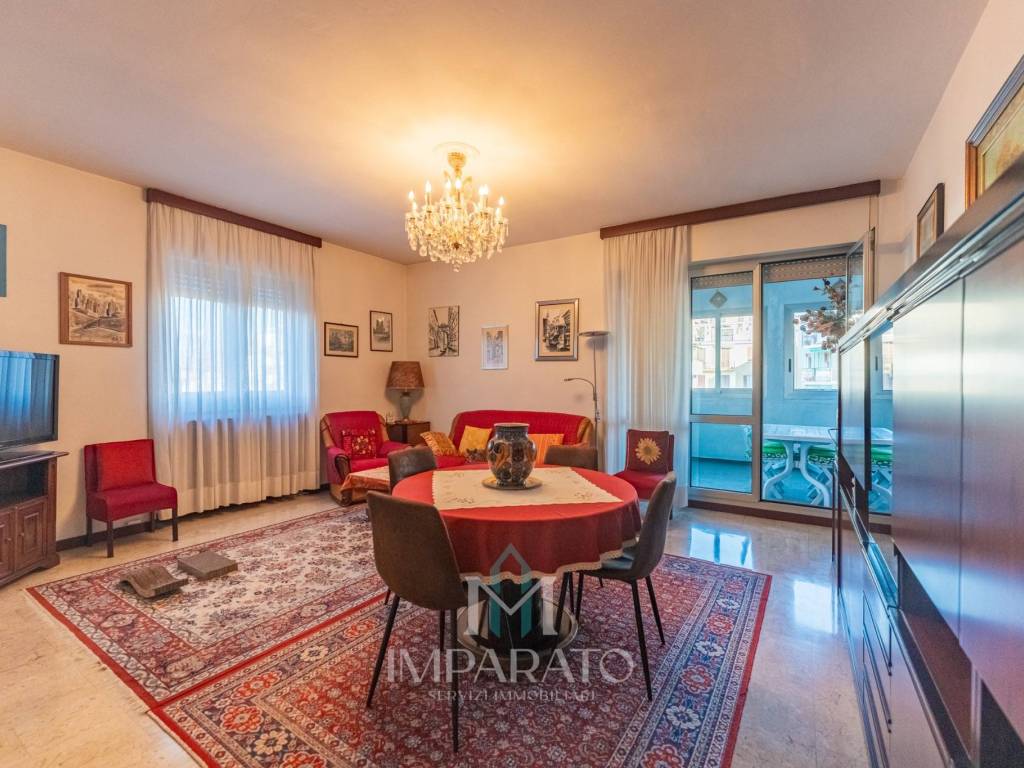 appartamento in vendita a Milano in zona Porta Nuova