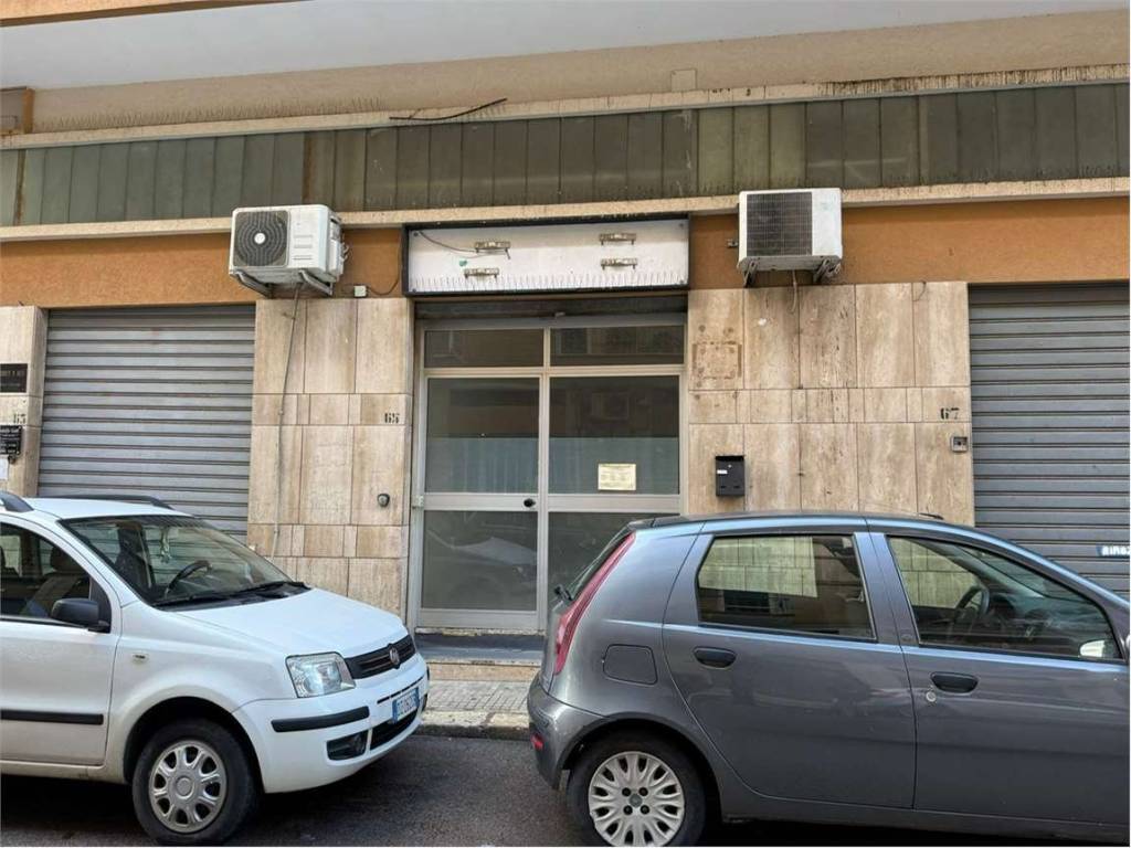 negozio in vendita a Brindisi in zona Commenda