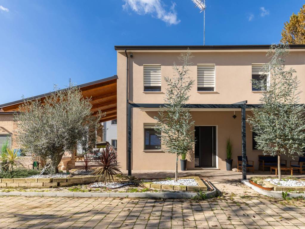 casa indipendente in vendita a Lugo