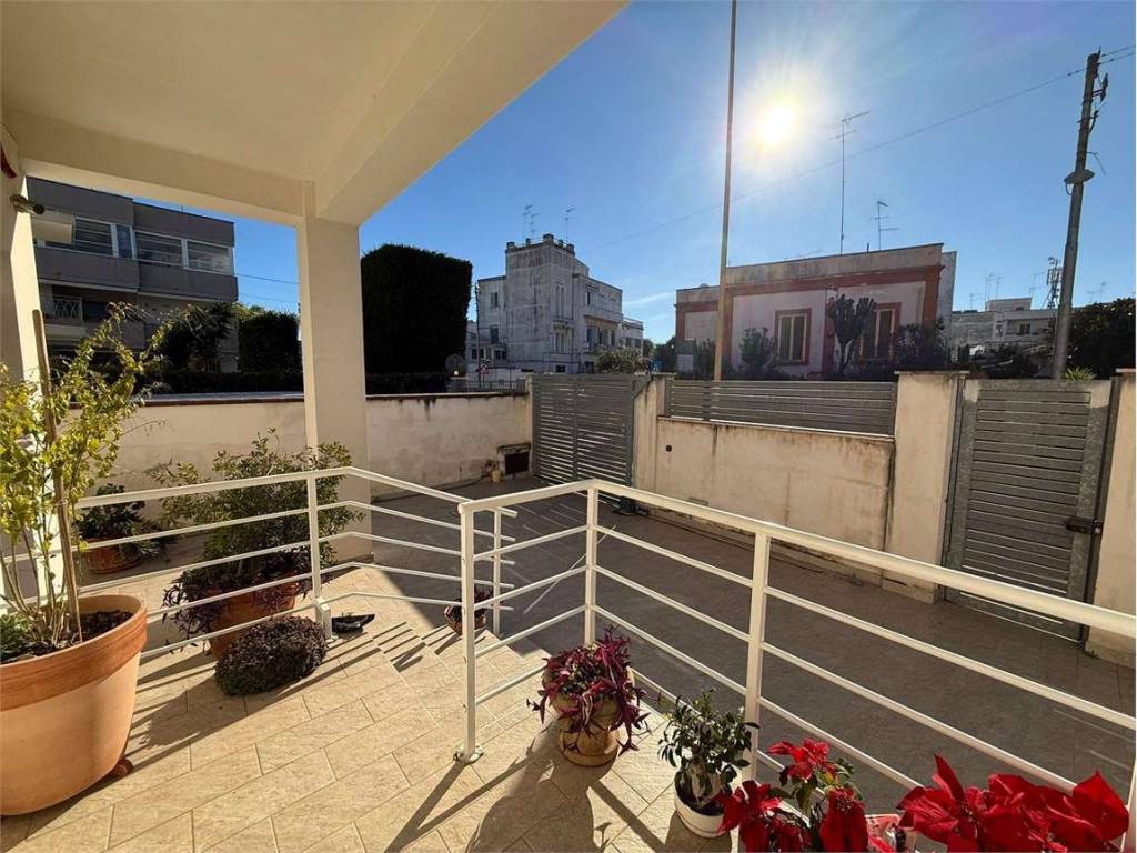 casa indipendente in vendita a Brindisi in zona Minnuta