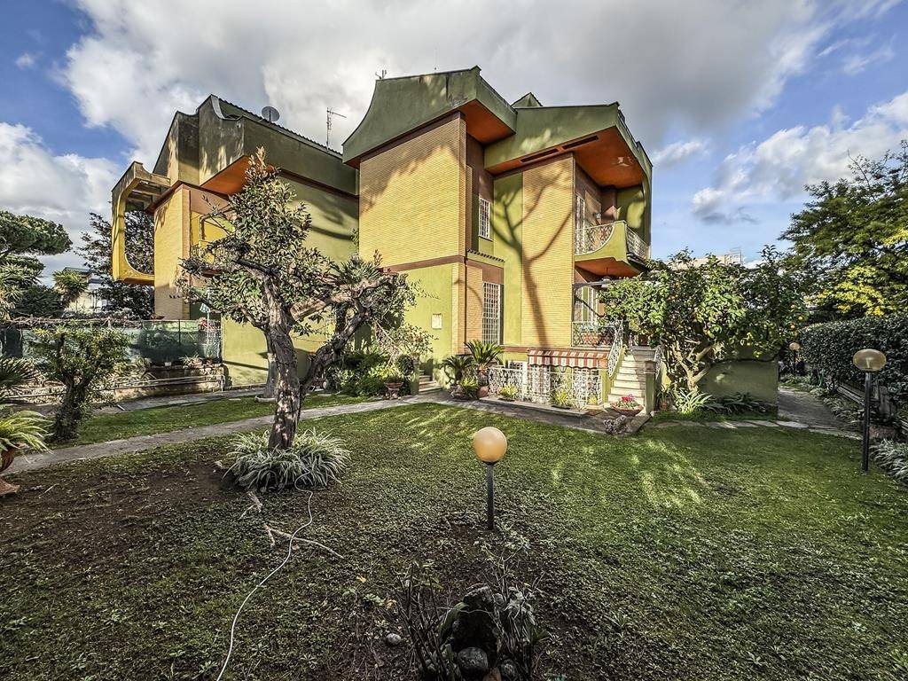 casa indipendente in vendita a Roma in zona Axa
