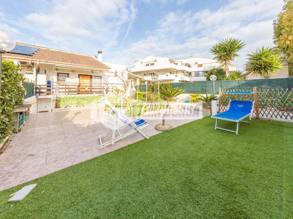 casa indipendente in vendita a Cerveteri in zona Cerenova