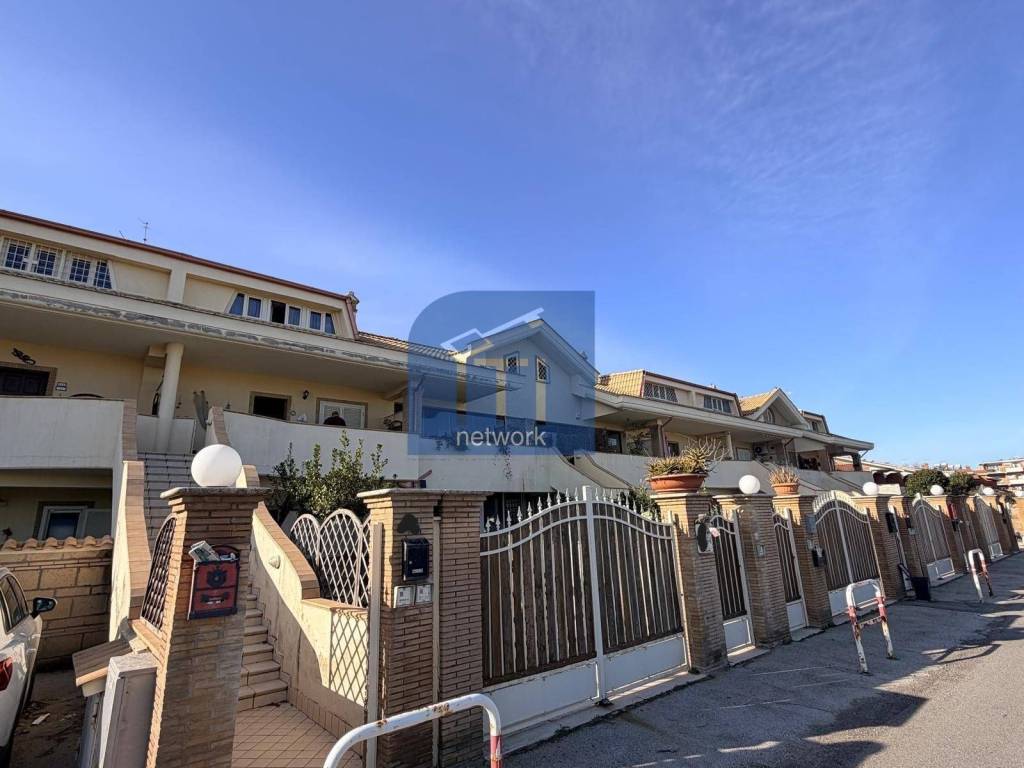 appartamento in vendita a Pomezia in zona Torvaianica