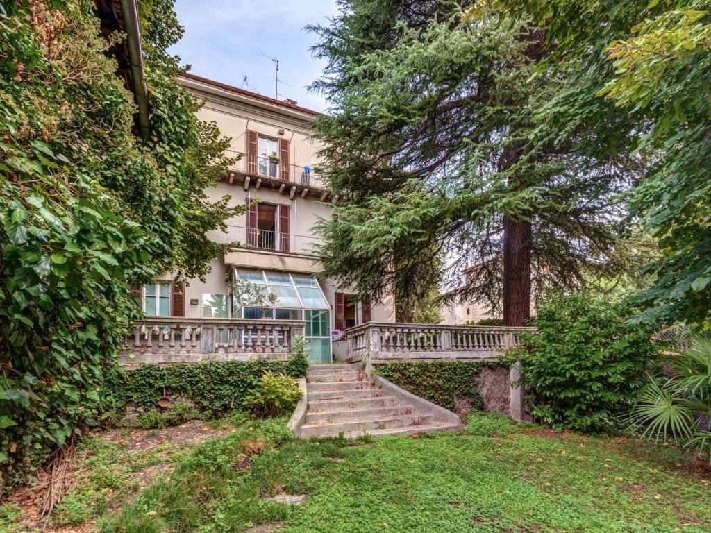 casa indipendente in vendita a Como in zona Borghi